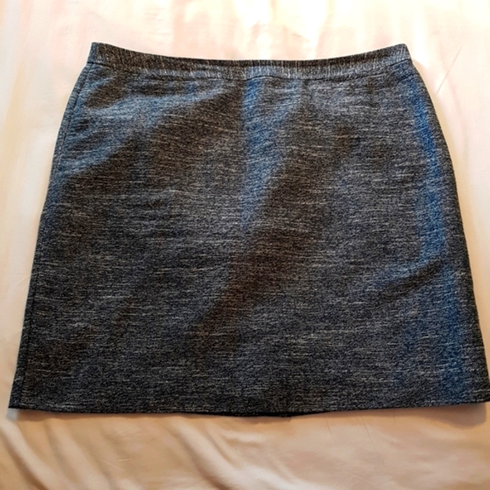 Halogen women's size 16 skirt navy and white lined EUC